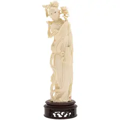 Dama Oriental, CHINA, SIGLO XX, Talla en marfil con detalles entintados y base de madera