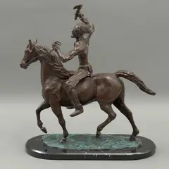 Guerrero Apache A Caballo, SIGLO XX, Bronce, patinado en color marrón; base de mármol negro