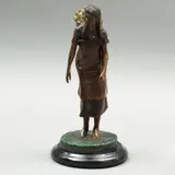 Vendedora de Flores, MÉXICO, SIGLO XX, Bronce, patinado polícromo; con base de mármol negro