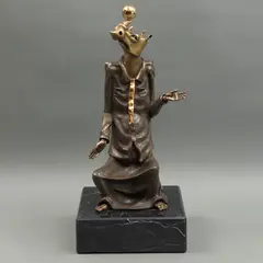 Rinoceronte Con Esfera, SIGLO XX, Bronce, patinado en color marrón y detalles al oro; base de mármol negro (lascaduras)