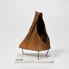 Georg Herold, Realer Realismus-Gebirge (Real Realism-Mountains), 1987, Multiple comprised of copper armature, spray painted textile, and marble base
