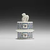 Gio Ponti, Lidded cigarette box, 1927, Painted and gilded porcelain