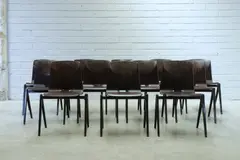 Friso Kramer, Set of twelve 'S22' stacking chairs, 1970s, raised on black steel compass supports