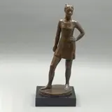 Joven Con Vestido Corto, MÉXICO, SIGLO XX, Bronce, patinado en color marrón; base de madera ebonizada