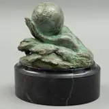 Mara Dominioni, MILLENNIUM*, Bronce, patinado en color verde; con base de mármol negro
