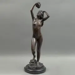 Ricardo Ponzanelli, BAÑISTA, Bronce, patinado en color marrón; base de mármol negro (lascaduras)