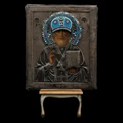 Icono, RUSIA, 1895, Óleo sobre madera, camisa de plata; se incluye soporte de madera