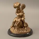 Infante Bacante Con Cabra, FRANCIA, PRINCIPIOS DEL SIGLO XX, Bronce, acabado dorado, base de mármol negro