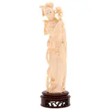Dama Oriental, CHINA, SIGLO XX, Talla en marfil con detalles entintados y base de madera