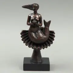 Sergio Bustamante, ES MEJOR FRENTE AL MAR, Bronce, patinado en color marrón