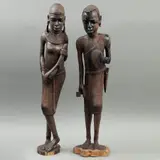 Guerrero y Mujer Africanos, SIGLO XX, Talla en madera, entintados en color marrón