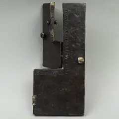 Manuel Ferreiro, EL ENIGMA, 2010, Bronce, patinado en color marrón