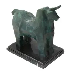 Heriberto Juárez, TORO, Bronce, patinado en color verde; base de mármol negro