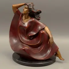Victor Gutierrez, YOLOTZI, Bronce, patinado guinda y oro; base de mármol negro