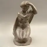 DESNUDO FEMENINO by Salvador Soto Tovar, Bronce, patinado en color verde, offered Dec 2023
