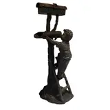 Buzón, ESTADOS UNIDOS DE AMÉRICA, SIGLO XX, Bronce, patinado en color verde y marrón; figura a manera de infante con escalera y tronco
