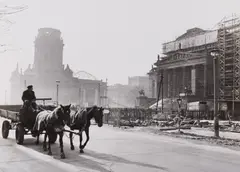 Klaus Lehnartz, "Ost-Berlin, Gendarmenmarkt mit deutschen Dom + Schauspielhaus", 1965, Gelatinesilberabzug