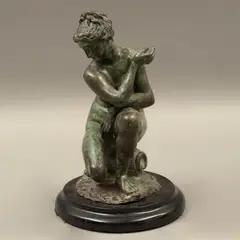 Gino Ruggeri, EL BAÑO DE VENUS*, Bronce, patinado en color verde; base de mármol negro