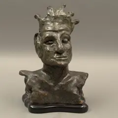 Arlequín, ITALIA, SIGLO XX, Bronce, patinado en color verde; base de resina negra