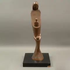 Maternidad, SIGLO XX, Bronce, patinado en color marrón; base de madera
