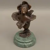 Busto de Flora, FRANCIA, SIGLO XX, Bronce, patinado en color marrón; base de mármol verde