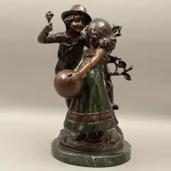 Pareja de Infantes (con Pelota)*, FRANCIA, SIGLO XX, Bronce patinado en color marrón y verde; base de mármol veteado