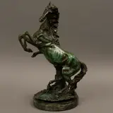 Caballo Rampante, SIGLO XX, Bronce, patinado en color verde; base de mármol