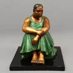 Mujer Sentada, MÉXICO, SIGLO XX, Bronce, patinado policromo; base de madera