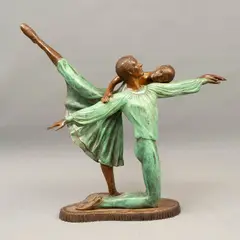 Julián Bravo, BAILARINES, Bronce, patinado en color verde