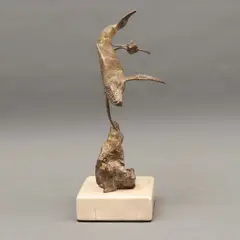 BALLENA VALLARTA* by Octavio Gonzalez Gutierrez, Bronce, pátina jaspeada; base de piedra, offered Jul 2023