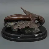 Arpía*, SIGLO XX, Bronce, patinado en color verde marrón; base de mármol negro