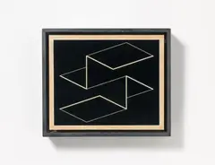 Josef Albers, Auktion 411, Los 120 A, Ca. 1955-1958, Gravure auf schwarz beschichteter Kunststoffplatte auf Holzplatte montiert (28,5 x 34,7 x 2cm)