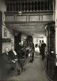 Innenansicht des Schankraumes einer Kölschen Wirtschaft by August Sander, Vintage. Gelatinesilberabzug vor 1945 mit schwarzem Tuschrand, sold Aug 2018