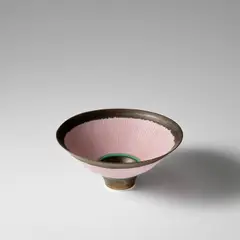 Lucie Rie, Footed bowl, 1981, Porcelain, inlaid pink radiating lines, turquoise band, golden manganese lip, foot and well
