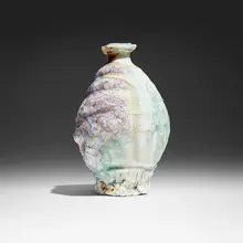 Kodai Ujiie, Urushi Kaninsai Baiji Tokkuri (sake flask), 2022, porcelain, celadon, lacquer