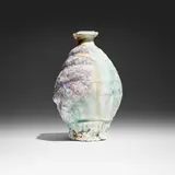 Kodai Ujiie, Urushi Kaninsai Baiji Tokkuri (sake flask), 2022, porcelain, celadon, lacquer