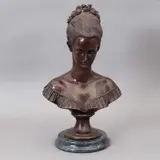 Busto de Dama, SIGLO XX, Bronce, patinado en color marrón; base de mármol veteado