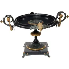 Centro de Mesa, EUROPA, SIGLO XIX, Mármol negro con aplicaciones de bronce dorado y patinado