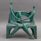 PAREJA EN UNA BANCA by José J. "shalom" Almanzor, Bronce, patinado en color verde, offered Apr 2023