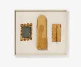 Felix Droese, Auktion 422, Los 631, 1986, Assemblage aus verschiedenen Holzteilen auf Holzwand