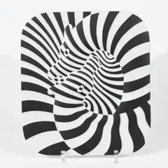 Ohne Titel by Victor Vasarely, 1977, Porzellan-Objekt, sold Oct 2018