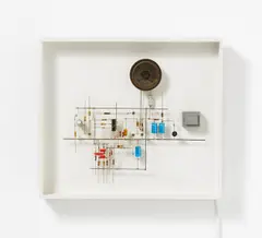 Peter Vogel, Auktion 422, Los 929, 1985, Lautsprecher, Platine und Transformator in Holzkasten mit Elektrokabel und -stecker