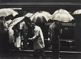 何藩 Fan Ho, It's Raining, 1955, Gelatin silver print