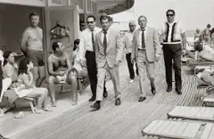 Terry O'Neill, Frank Sinatra on the Boardwalk, Miami, 1968, Gelatin silver print, printed later