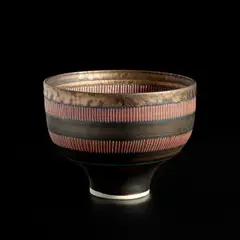 Lucie Rie, Footed bowl, circa 1978, Porcelain, golden manganese, terracotta and turquoise glazes, two bands of vertical sgraffito lines repeated inside and out