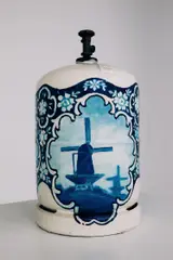 Wim Delvoye, Esso B8 988733, 1988-1989, enamel paint on gas cylinder