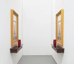 Leandro Erlich, Cadres Dores, 2008, 2 framed photographs, 2 wooden shelves and 2 glass vases