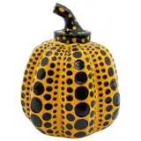 Pumpkin - yellow and black by Yayoi Kusama, Escultura en resina laqueada sin número de tiraje, offered Dec 2022