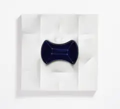 Auktion 422, Los 833 by Giò (Giòvanni) Pomodoro, 1968, Weißes Porzellan, partiell glasiert (blau)., sold Dec 2018