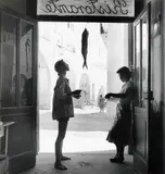 Regina Relang, "Heute gibt es einen besonders guten Fisch bei Guido im Ristorante Sul Mare", Gelatinesilberabzug
